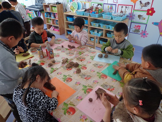 幼儿粘贴画鞭炮